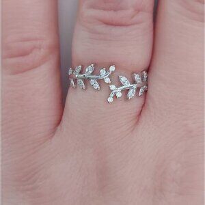 925 Sterling Silver CZ Leaves Ring